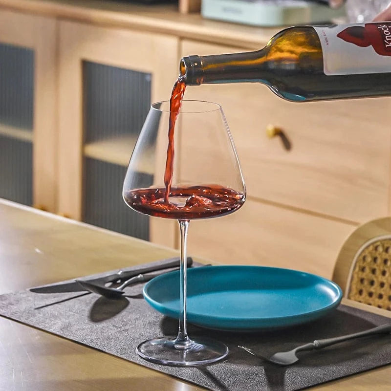 Classic red wine glass designed to enhance aroma and flavour.