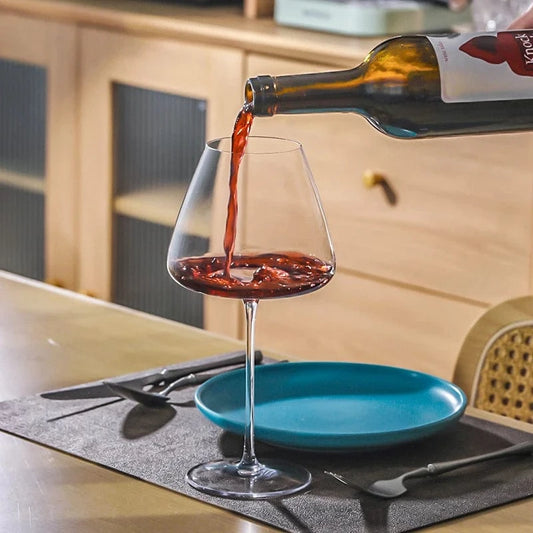 Classic red wine glass designed to enhance aroma and flavour.